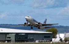 G-toyi Boeing 737-3q8