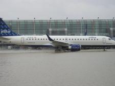 jetBlue Airways Embraer ERJ-190AR