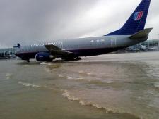 United Airlines Boeing 737-322