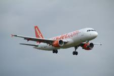 EasyJet A320-214, G-EZTY