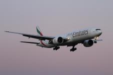 Emirates 777-31HER, A6-EBL