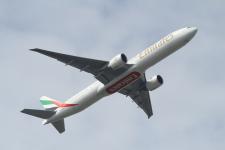 Emirates B777-31HER, A6-EBM