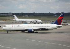 Delta B767-332ER # N180DN @ Schiphol 15/05/2011.