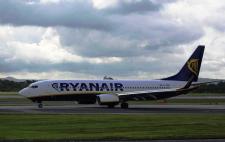 Ryanair Boeing 737-8AS/W EI-EMM @ Manchester 30/05/2010.